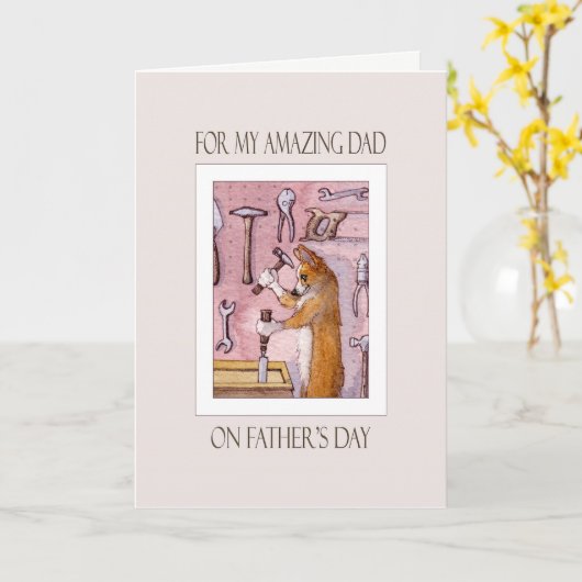 De kaart van vaderdag, Papa, hond Corgi in zijn (Gele Bloem)