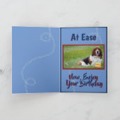 De Kaart W/Basset van de verjaardag in het Pet van (Binnen)