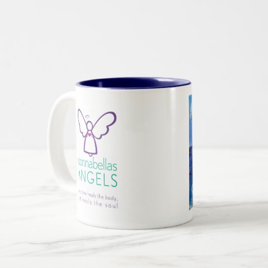 De kankerverwekkende gel verwijderen tweekleurige koffiemok (Voorkant links)