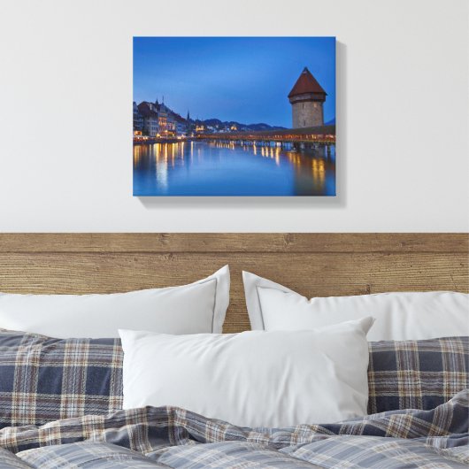 De Kapelbrug in Luzern Canvas Afdruk (Insitu (Slaapkamer))