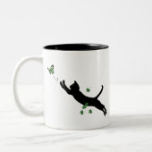 De kat en de vlinder tweekleurige koffiemok (Links)