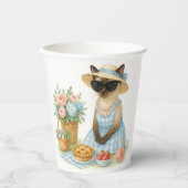 De kat is aan het picknicken in haar tuin papieren bekers (Voorkant)