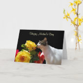 De Kat van de gestreepte kat met het Moederdag van Kaart (Gele Bloem)