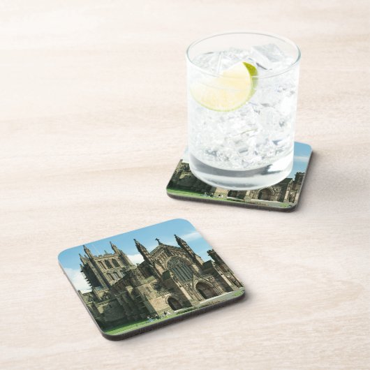 De kathedraal-kerk van de verouderde maagd Maria e Onderzetter (Rechterzijde)