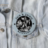 De Kennedys: Jack & Jackie Ronde Button 4,0 Cm (In situ)