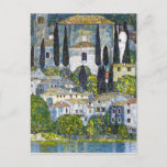 De kerk in Cassone Gustav Klimt Briefkaart<br><div class="desc">Een mooi briefkaart met het schilderij van Gustav Klimt (1862-1918),  The Church in Cassone (1913). Een landschap van een Italiaans dorp met een kerk en een cyperboom nabij het water.</div>
