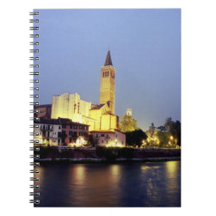 De kerk van Sant'Anastasia in Verona, Italië. Notitieboek