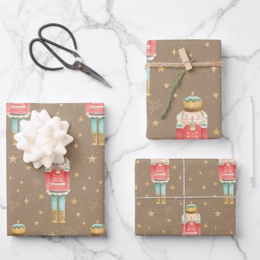 De kerstkraker Gold Stars Kraft Inpakpapier Vel (Voorkant)