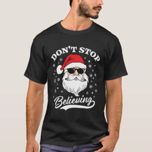 De kerstman blijft pyjama geloven t-shirt