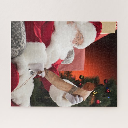 De kerstman controleert zijn lijstpuzzel legpuzzel (Horizontaal)