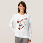 De kerstman door de sneeuw op Ski's T-shirt (Voorkant volledig)