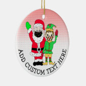 De Kerstman en de Elven in de Tekst van de Douane Keramisch Ornament (Rechts)