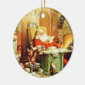 De kerstman en zijn elven controleren zijn lijst keramisch ornament (Links)