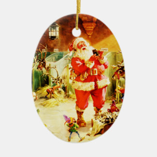 De Kerstman en zijn Elves in de Noordpool Stables Keramisch Ornament
