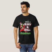 De Kerstman heeft een Rock and Roll Kerstgitaar T-shirt (Voorkant volledig)