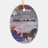 De kerstman is onderweg keramisch ornament (Achterkant)