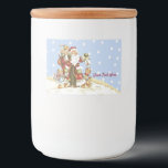 De Kerstman loopt in sneeuw met de lantaarn langs  Voedselcontainer Etiket<br><div class="desc">Dit aangepaste etiket voor een voedselpot heeft een kerstman in een oude rode jas met een lange rode jas op wereldniveau,  die een lantaarn vasthoudt die in de sneeuw langs een groep kinderen op een lichtblauwe achtergrond loopt met dalende sneeuwvlokken. Pas jouw tekst met de sjabloon aan.</div>