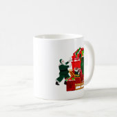 De kerstman pakt zijn slee koffiemok (Voorkant rechts)
