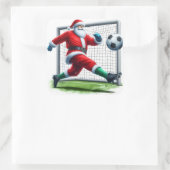 De Kerstman speelt graag voetbal op een besneeuwd Vierkante Sticker (Tas)