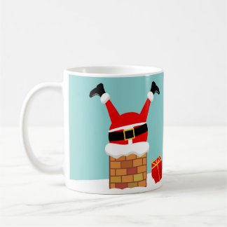 De kerstman zat vast in de schoorsteen op het dak koffiemok