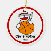 De kerstversiering van Sock Monkey Basketball Boy Keramisch Ornament (Voorkant)