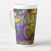 De Kettingen van de Mardi Gras Bead van SlipperyJo Latte Mok (Linkerhoek)