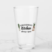 De keuken van de moderne grootmoeder is altijd ope glas (Voorkant)