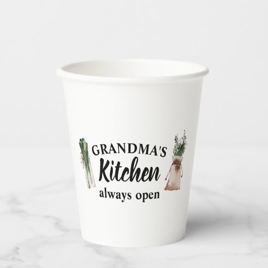 De keuken van de moderne grootmoeder is altijd ope papieren bekers (Voorkant)