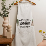De keuken van de moderne grootmoeder is altijd ope schort<br><div class="desc">Welkom in oma's Kitchen, waar liefde en warmte altijd op het menu staan! Verras je favoriete grootmoeder met dit charmante cadeauproduct van Zazzle. Of het nu voor Moederdag is, haar verjaardag, of gewoon om waardering voor het show, dit doordachte item is zeker om een glimlach op haar gezicht te brengen.Verras...</div>
