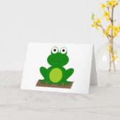 De kikker van de cartoon op een logboek kaart (Gele Bloem)