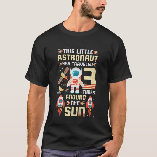 De Kinder 3e verjaardag Astronaut heeft drie keer  T-shirt (Voorkant)