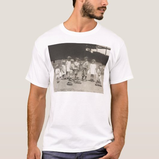 De Kinder Speling van 1920 op het honkbalveld van  T-shirt (Voorkant)