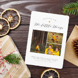 De kleine dingen | Goud hart 3 Fotokerstmis Feestdagenkaart<br><div class="desc">Moderne en minimalistische kerstfeestkaarten met 3 van uw favoriete foto's van vorig jaar. Bovenaan op de kaart staat "Grateful for the small dingen" met één gouden hart dat de gekromde tekst en het elegante script verlatend scheidt. Onder de foto's, is er een douanegroet en uw namen. We hebben voorbeeldfoto's gekozen...</div>