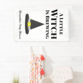 De kleine heks is de zwangerschap van de halloween spandoek (Insitu)