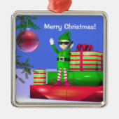 De kleine Kerstmis Elf die op cadeaus staat Metalen Ornament (Voorkant)