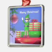 De kleine Kerstmis Elf die op cadeaus staat Metalen Ornament (Links)