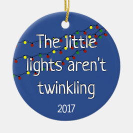 De kleine lichten zijn niet twinkelend keramisch ornament