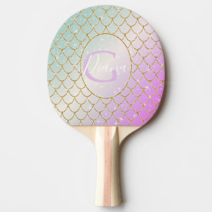 De kleine zeemeermin. Golden schalen op een roze, Tafeltennisbatje
