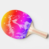 De kleine zoete pony, roze tafeltennisbatje (Zijkant)