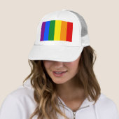 De kleuren van de regenboog trucker pet (In situ)