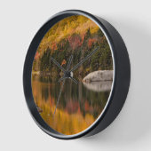 De kleuren van de val weerspiegelen op Beaver Pond (Hoek)