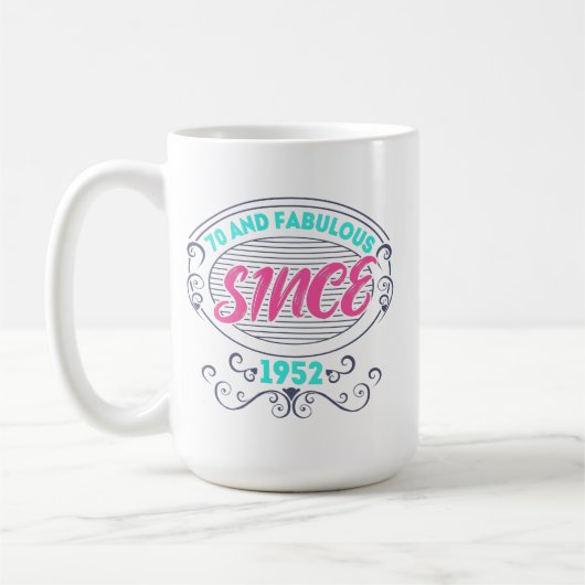 De kleurrijke im is 70 jaar oud en geweldig sinds  koffiemok (Links)