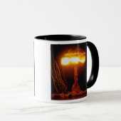 De Knothole van de Bevordering van de verrichting, Mok (Voorkant rechts)