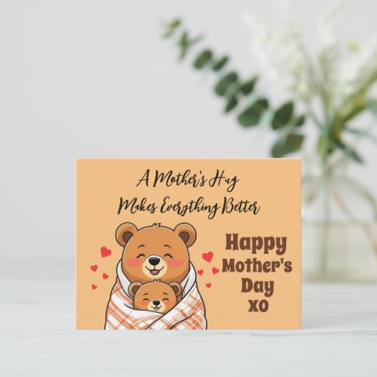 De knuffel van een moeder maakt alles beter briefkaart (Staand voorkant)