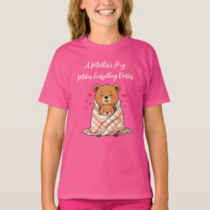 De knuffel van een moeder maakt alles beter t-shirt