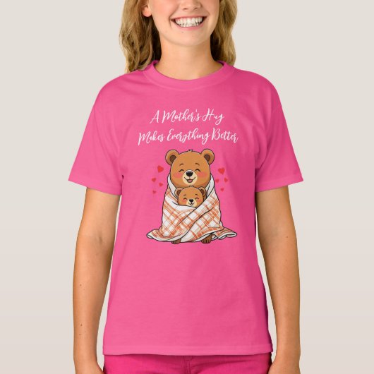 De knuffel van een moeder maakt alles beter t-shirt (Voorkant)