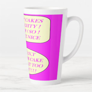 De koekjes zijn mooi gemaakt voor de liefhebbers v latte mok