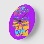 De koele Paarse V.S. Hillary Hope We Are Stronger Ronde Klok (Hoek)