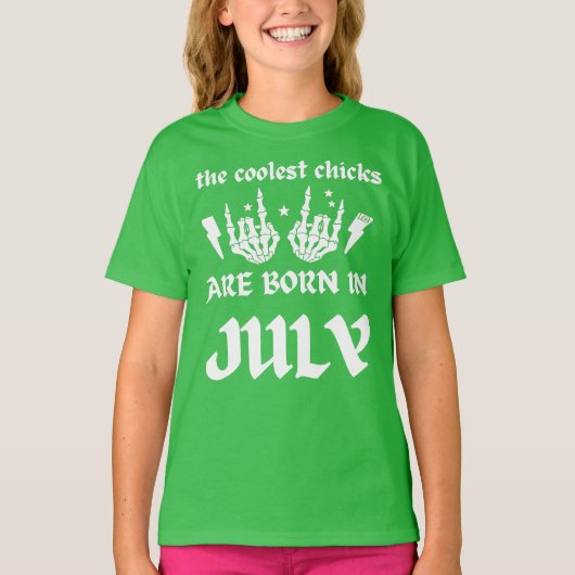 DE KOELSTE CHICKS WORDEN GEBOREN OP JULI-verjaarda T-shirt (Voorkant)