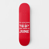 DE KOELSTE CHICKS WORDEN GEBOREN OP JUNI - verjaar Persoonlijk Skateboard (Voorkant)